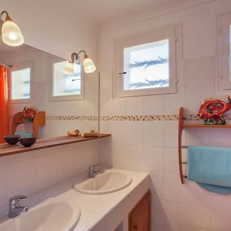 Cosy In Corse-du-sud Near Sea Semesterbostad